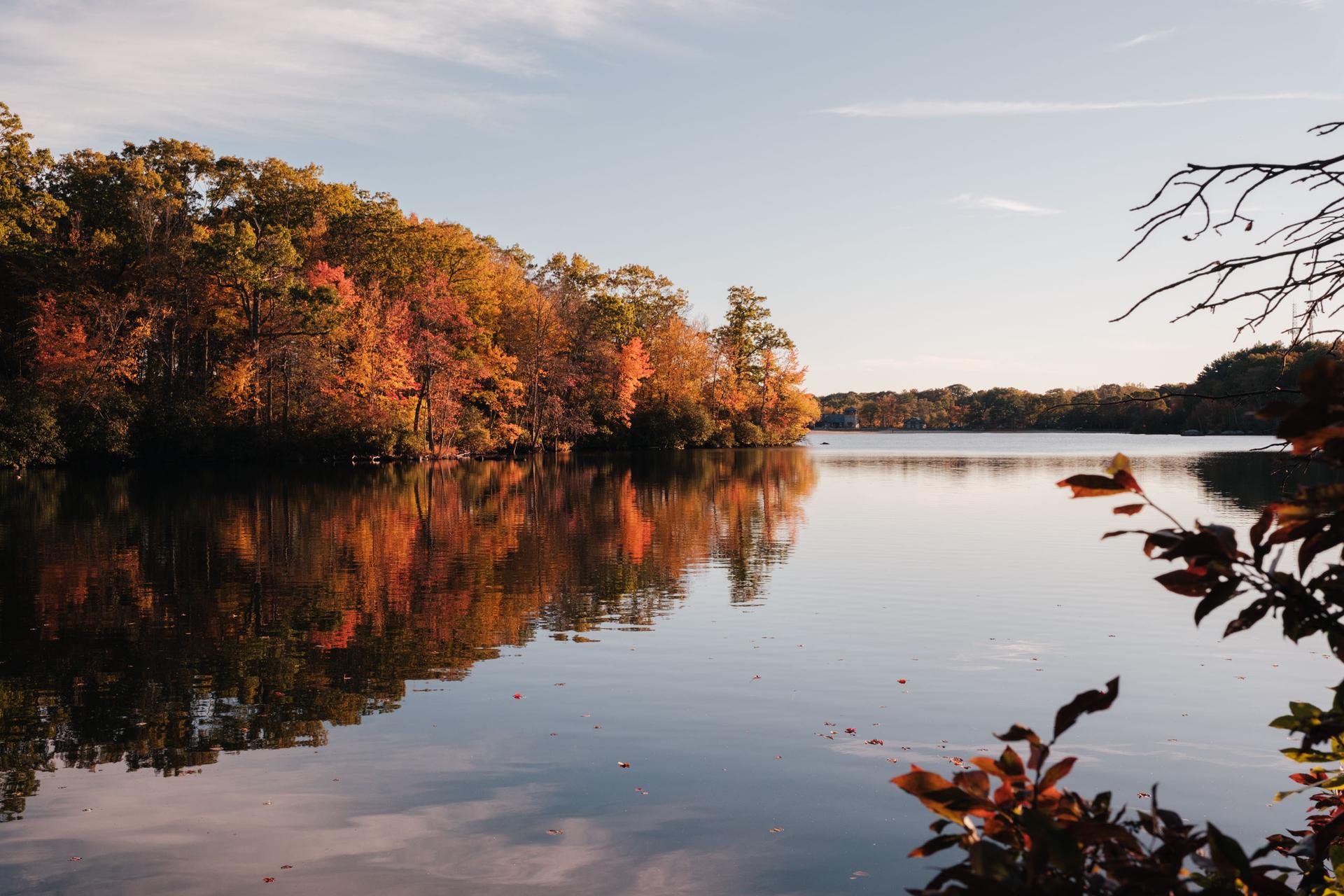 Peak Autumn Afternoon 2025 at Olney Pond in Lincoln Woods